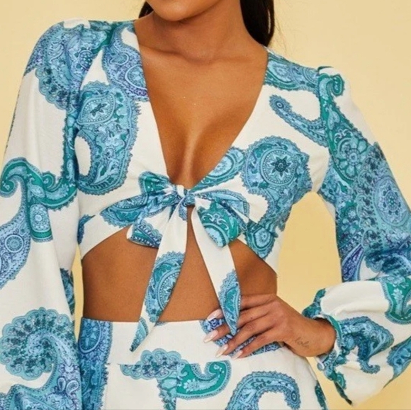 ROSEVELVET Paisley Baroque Print Front Tie-Up CropTop W/bell Sleeves. Small NWT - Picture 3 of 16